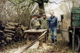 1965 J. Harmat, F. Götz, ?, beim Holzschneiden11HR