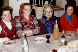 1984 Federn schleissn Federntanz in der Tischlerei E. Lambert, K. Unger, Th. Novak, S. Bauhofer 12EIN