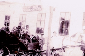 1940er vor dem Gasthaus Thell 12WE