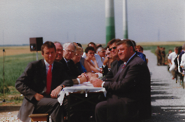 1998 Windpark Eröffnung Ehrengäste Dr. Martin Bartenstein, LH Karl Stix, DI Dr. Josef Bratl, LH Stv. Ing. Gerhard Jellasits, BGM Rudolf Suchy 15GEZ