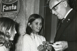 1970 Besuch des Landeshauptmann Th. Kery E. Zechmeister (verh. Macher), Renate Lang (verh. Amri) 1ARE