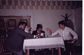 1980er Theatergruppe Zurndorf v.r. Stefan Sattler, Herbert Pamer, Rudi Suchy (Die schwebende Jungfrau) 28SUR