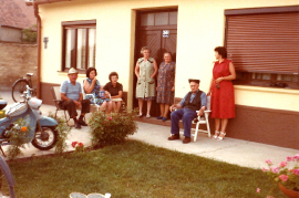 1980 Gassentratsch in der Neusiedler Gasse 35ZA