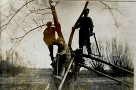 1935  bei der Holzarbeit (Föwastimmün) 38RW