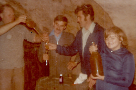 1970er im Weinkeller M. Pschaiden, L. Muth, ?,?, 406PMI
