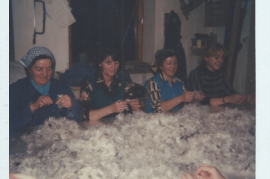 1983 Federn schleissn in der Tischlerei E. Lambert, I. Ebner, G. Weiss, E. Ebner 4EIN