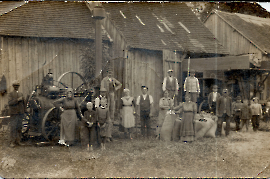 1950er unbekannte an der Dreschmaschine 50EDA