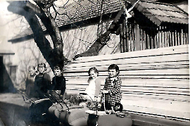 1960er v. l.nach rechts Christine  Ehrenreich, Heidi Fanzler, Gitti Theuer, Gertrude Wendelin, Traude Hiermann, bei Fam. Wendelin 53UP