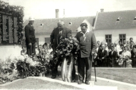 1960er Kranzniederlegung der Invaliden