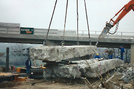 1995 142 Neubau  der neuen Bahnüberführung