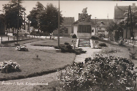 9 Kriegerdenkmal im Park