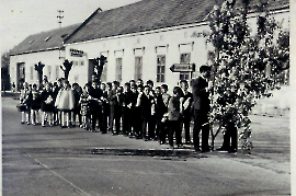 1954 123 Maibaum Schülerjahrgang