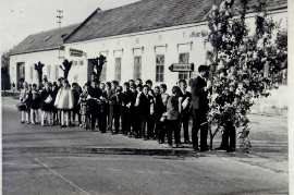 1954 123 Maibaum Schülerjahrgang