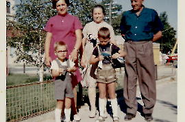 1970er Kirtag  Grete Weiss mit Söhne und Eltern Michitsch 18MI