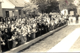 1958er beim Kriegerdenkmal 44T