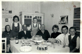 1959 Konfirmation Th. E. Strobl, S. Pamer, J. Strobl, A. Dürr, E. Dürr, hinten E. Strobl, E. Dürr 49K