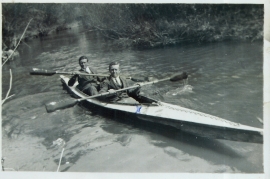1950er Bootsfahrt in der Leitha J. Ranitsch, P. Meixner (Bruder v. A. Meixner) 24RW