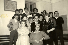 1963  Konfirmanden mit Pfarrer Pausz 11SH