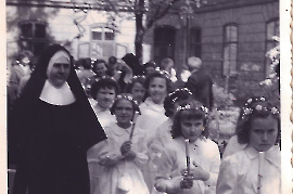 1957 Erstkommunion v.r. d. 3. Maria Frank in Wien 13ZWE