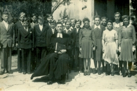 1950er Konfirmation Pfarrer Mittermayer links Karl Ecker Jahrgang 1937 15RW