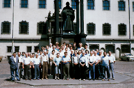 1988 DDR Reise mit Pfarrer Schindler evang. z. Luther Denkmal in Eisenach 1PAEL