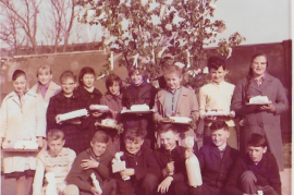1964 Konfirmanden am Foto fehlt bzw. hinter dem Maibaum W. Dürr 21HWB