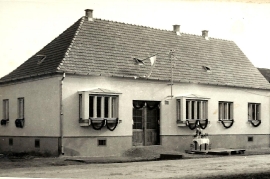 1953 33So Pfarrhof Weihe