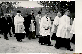 1965 Firmung v.r. Pfarrer Lentsch, Bischof Laszlo, F. Frank, Hr. Szigeti, M. Sonnleitner, ?, P. Unger. 88UP