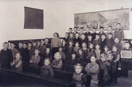1935 in der Volksschule Jahrgang 1927 X rechts v. Anna Leitner 15LÖ