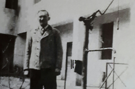 Schulhof-kath-kirche