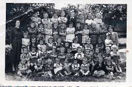 1956 im Kindergarten Jahrgang 1950,51,52 Mädchen 56SL