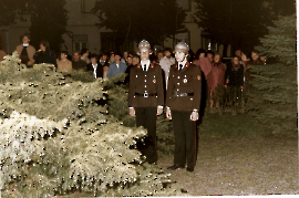 1985 Gerätehausweihe Quergasse Kranzniederlegung beim Kriegerdenkmal 15FFZ