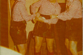 1976 St. Reiter, P. Unger, W. Dürr, Arbeiterball erstmals in Lederhose vom Kaufhaus G. Nagy sen. (Zauberer) 46LB