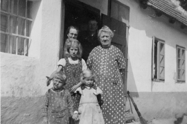 1930er Terez Mesner Rauscher, vorne Anna,Johann Rauscher, 2.Reihe Rozi Pollak, hinten J.Rauscher, Kathy Rauscher geb. Rosner und vorders. 15HW