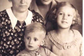 1942 M. Michitsch mit ihren Kindern 12MI
