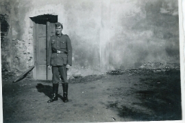 1940er beim Bunker unbekannt 18DM
