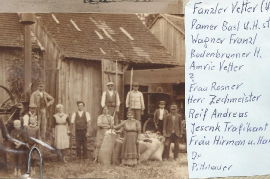 1940er an der Dreschmaschine 25SM