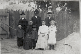 1940er li.H. Pfarrer Müllner r. M. Ebner, Th. Ebner (Lambert) mit Familie 4LAG