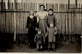 1950er v.l.1.R. ?, 2.R. Klara Kafka, Frieda Scheemayer, Marianne Schusterreiter (verh. Ranitsch) 20KAKA