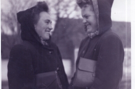 1950er re. Theresia Fischer (Ettl), li. Evi Dürr (Beck) 20UI