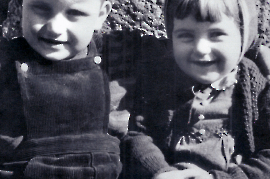 1950er Hilde Kafka mit Bruder 25KAKA
