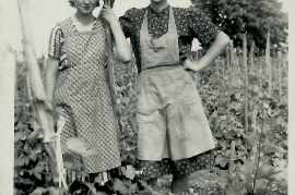 1953 im Weingarten Reben anbinden Fr. Schiermayer, E. Göbl 4ML