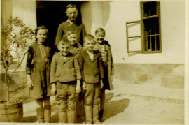 1950er P. Schmelzer, ?, J. Meixner, ?, Schmelzer Haus im Hof 70FM
