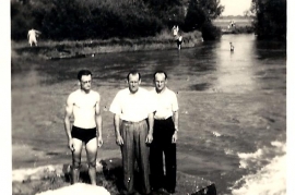 1955 P. Milleschitz mit Freunden an der Leitha 77MP