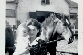 1950er Maria Pfänder mit Sohn 83WB