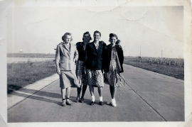 1954 Spaziergang auf der B 10, P. Hozank, E. Schicker (Dürr) E. Göbl, H. Schiermeier, 93ME
