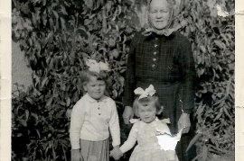 1950er Th.Fischer, mit Enkerl Hansi u. Inge 9UI