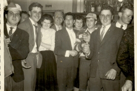1960er v.r. Joschi Hafner, J. Meixner, Hans Schweigl, Resi Bauhofer,?, M. Pschaiden, ganz l. Hermann Schneemayer 10FM