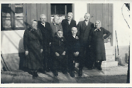 1960er v.l. 1. Fam Kellermann, 2. Fam. Fischer, 3. Ettl, vorne Fam. Ettl 113UP