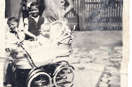 1962 E. Meixner und Kinder bei der Meixner Oma 119ME